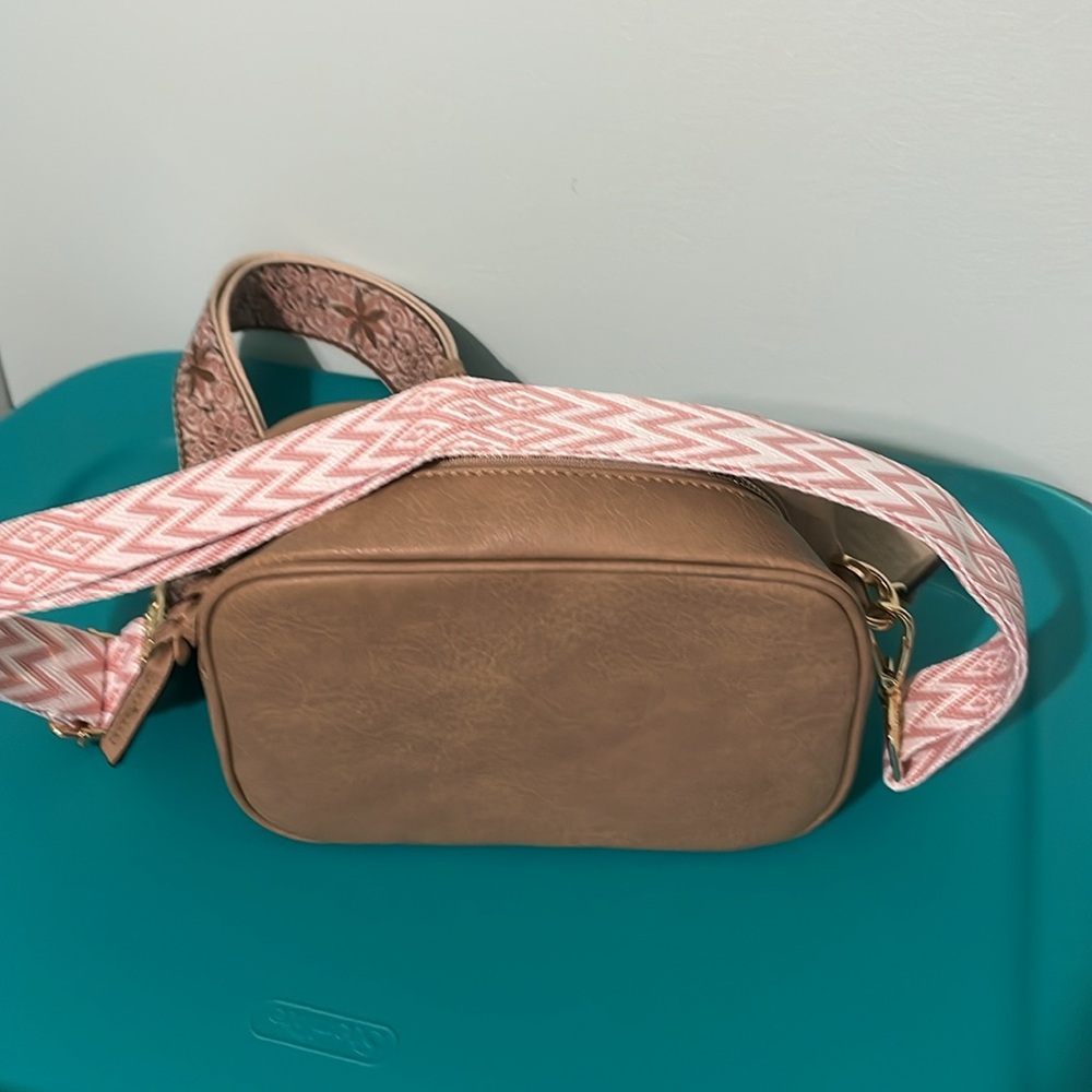 Modern Chic Camera Bag - Picture 4 of 5